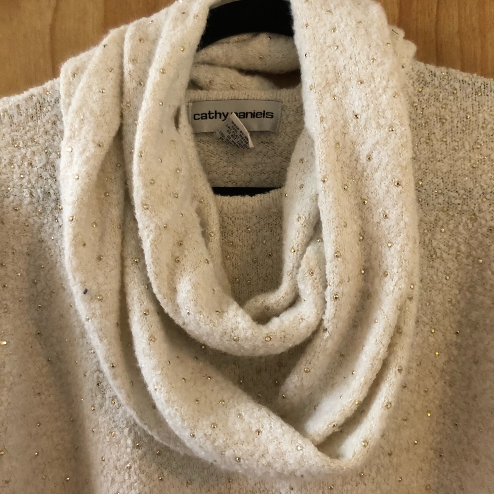 Sweater - Picture 4 of 4
